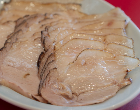 ラーメンタロウは、『地方からラーメン文化の裾野を広げる』という使命感のもと、「安くて、早くて、うまい」という王道を追求しています！