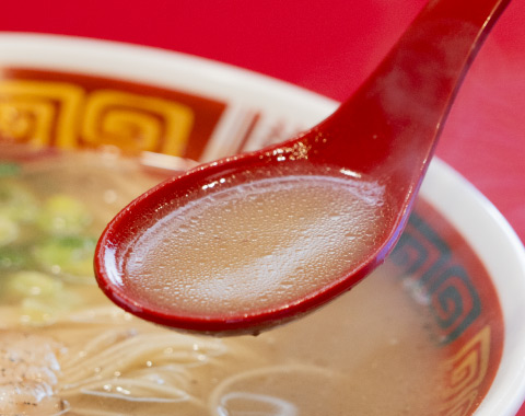 ラーメンタロウは、『地方からラーメン文化の裾野を広げる』という使命感のもと、「安くて、早くて、うまい」という王道を追求しています！